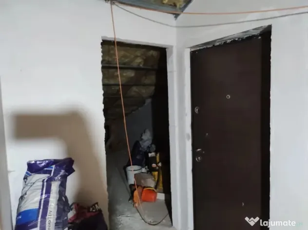 Se vinde apartament pod cu suprafata de 275 mp Floresti