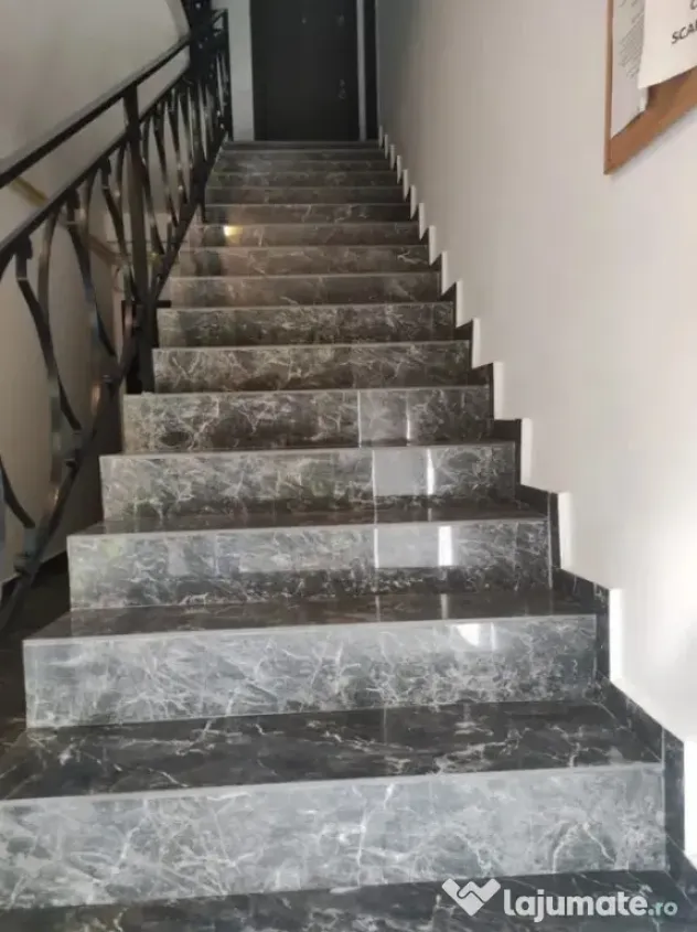 Se vinde apartament pod cu suprafata de 275 mp Floresti