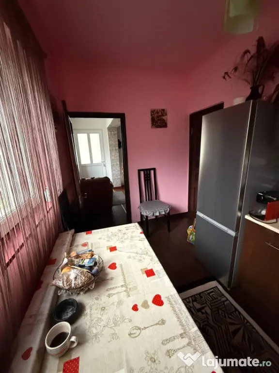 Apartament la casa 2 camere plus gradina in Floresti zona Ti