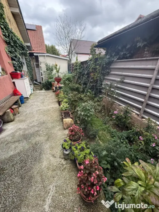 Apartament la casa 2 camere plus gradina in Floresti zona Ti