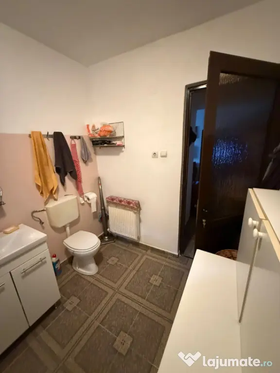 Apartament la casa 2 camere plus gradina in Floresti zona Ti
