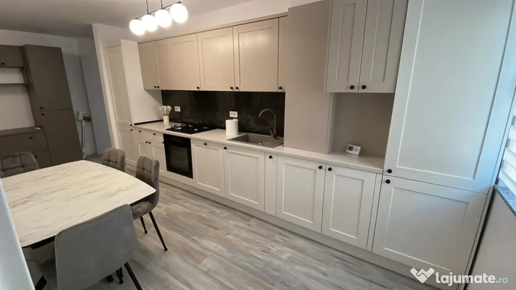 Apartament 3 camere, decomandat, bloc nou, 2 parcari zona Ti