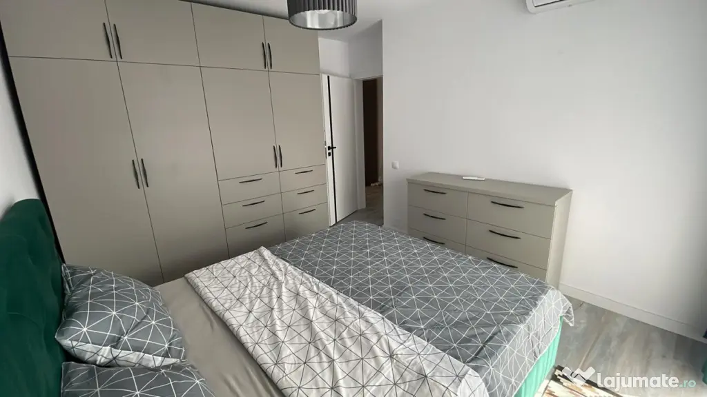 Apartament 3 camere, decomandat, bloc nou, 2 parcari zona Ti