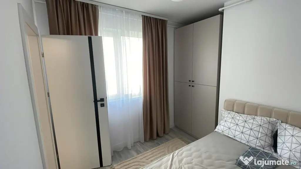 Apartament 3 camere, decomandat, bloc nou, 2 parcari zona Ti