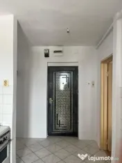 Apartament 2 camere, decomandat, zona Vest