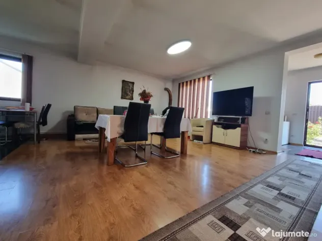 Casa cu trandafiri din Letea Veche, construcție 2013