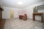 Apartament cu 3 camere de vânzare Decebal adiacent