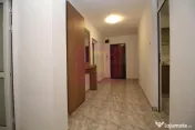 Apartament cu 3 camere de vânzare Decebal adiacent 
