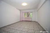 Apartament cu 3 camere de vânzare Decebal adiacent