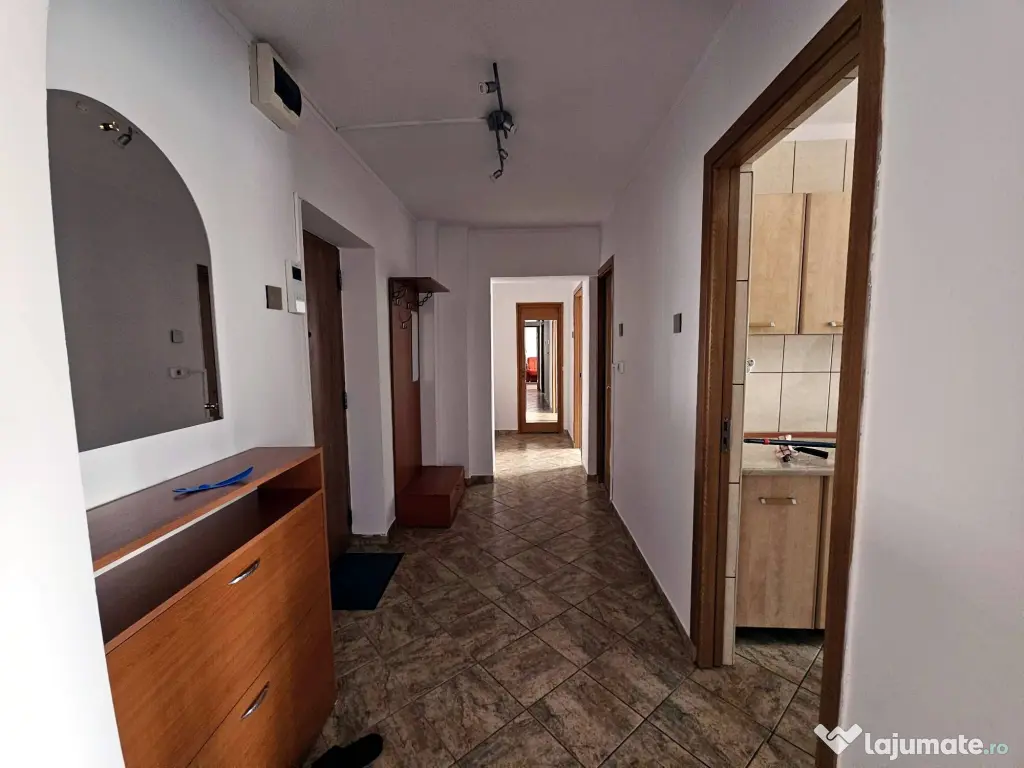 Inchiriez 2 camere Piata Victoriei - decomandat (proprietar)