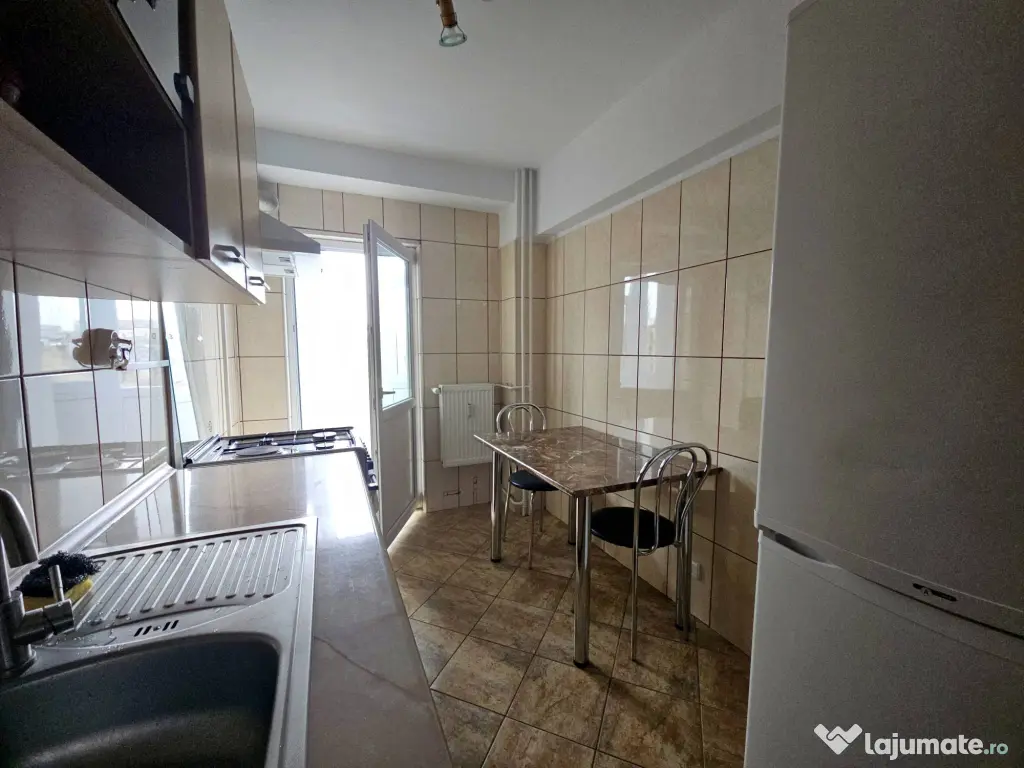 Inchiriez 2 camere Piata Victoriei - decomandat (proprietar)