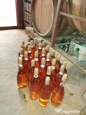 Vând vin si tuica prune naturala 