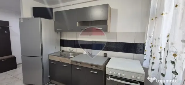 Garsonieră modernă de închiriat | Central Piatra-Neamț