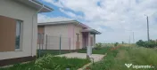 Gulia, casă nouă parter 4 camere, curte 514 mp 