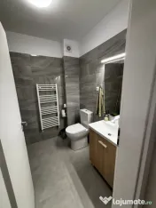 Vand apartament 3 camere 75mp,balcon 4mp,zona Eroilor