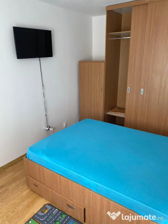 Închiriez apartament cu 3 camere