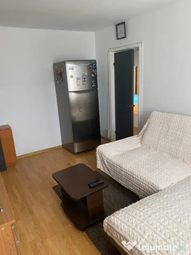 Închiriez apartament cu 3 camere