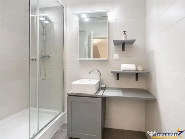 Studio modern, decomandat, etaj 2, mobilat, echipat, terasa,