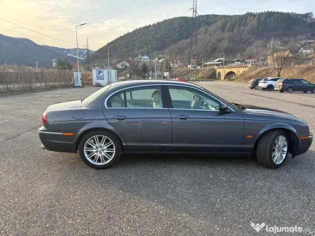 Vand  Jaguar s type executive