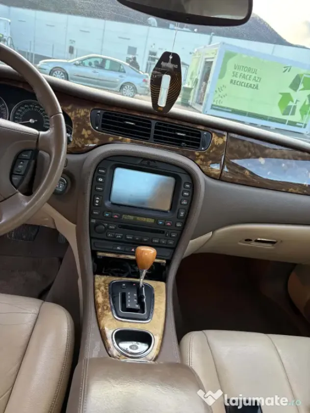 Vand  Jaguar s type executive