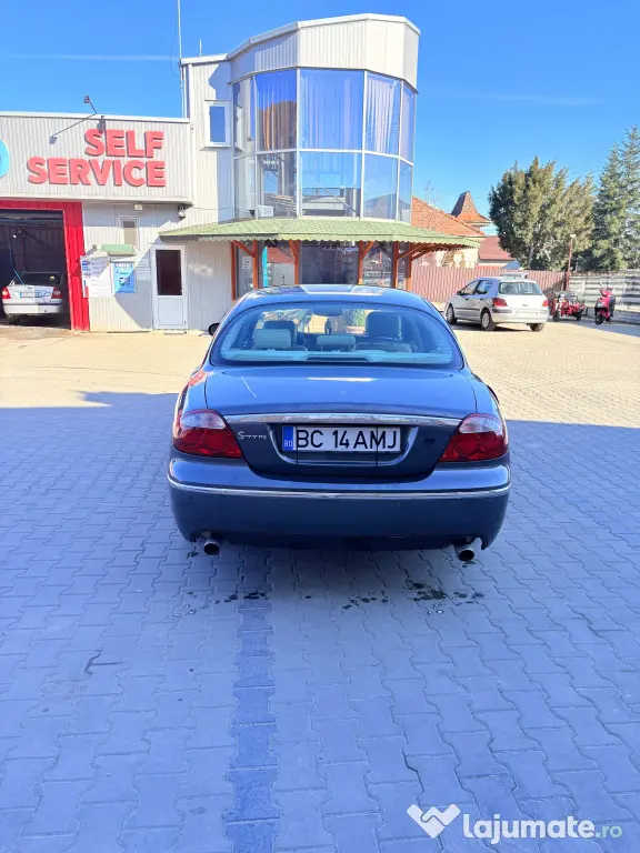 Vand  Jaguar s type executive