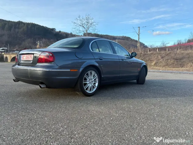 Vand  Jaguar s type executive