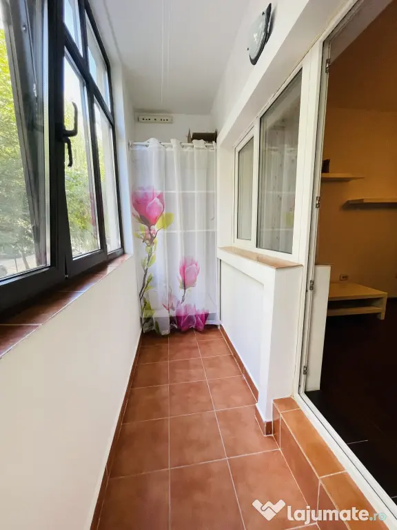 Închiriez garsonieră 42 mp