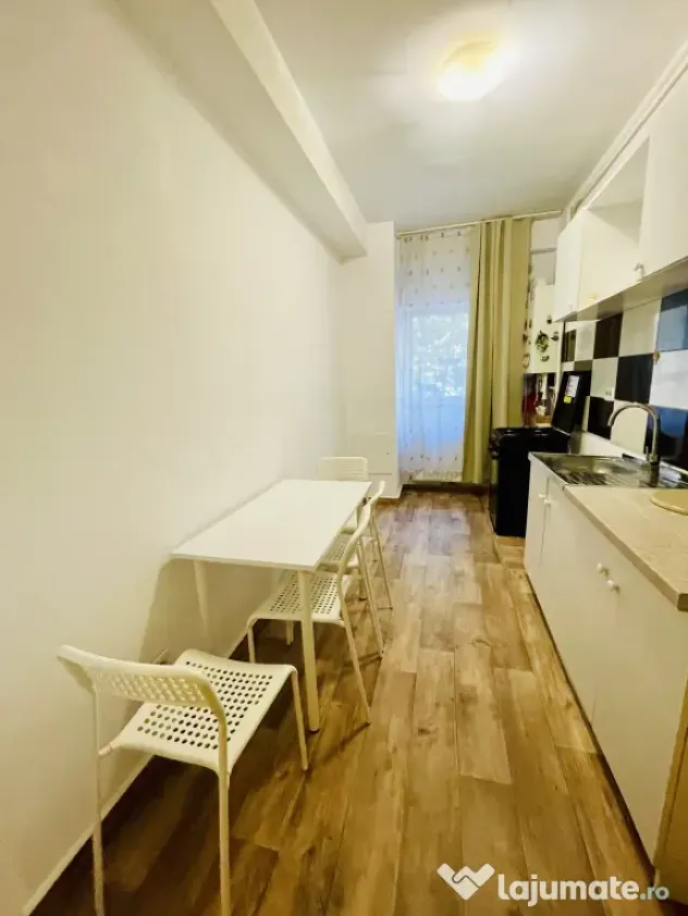 Închiriez garsonieră 42 mp
