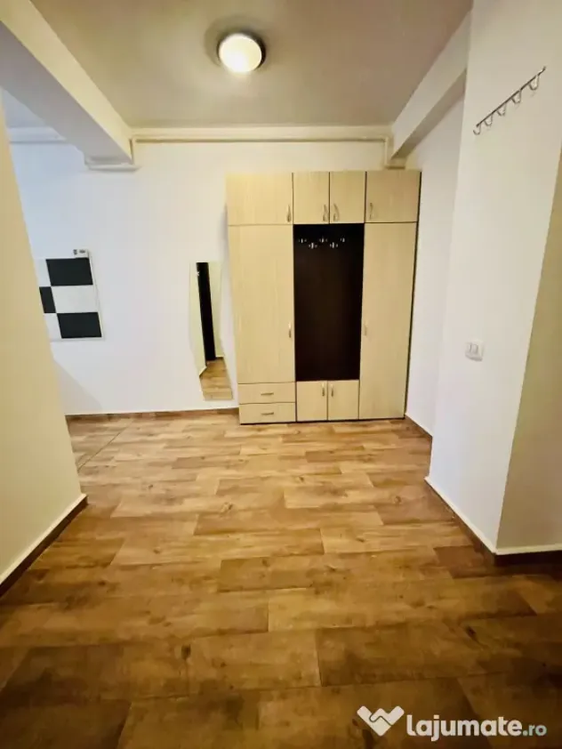 Închiriez garsonieră 42 mp