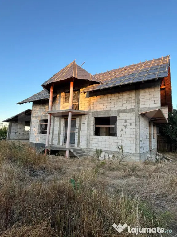 Casa la Roșu | 280 mp Utili | Teren 1.400 mp | Udești, Jud