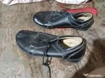 Vând pantofi negri unisex