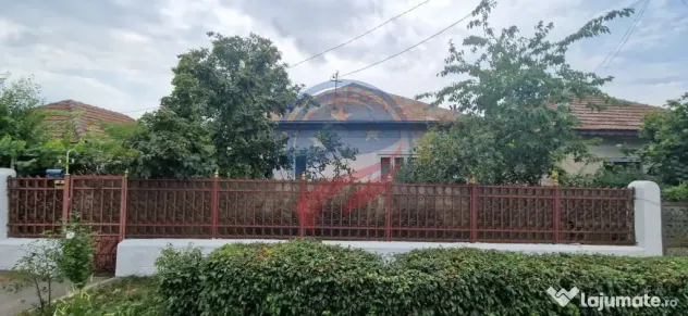 Casă parter cu teren generos de 595 mp, în Șimnicul de...
