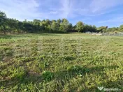 Teren intravilan de vânzare în Poienița – 1020 mp, fron 