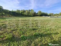Teren intravilan de vânzare în Poienița – 1020 mp, fron