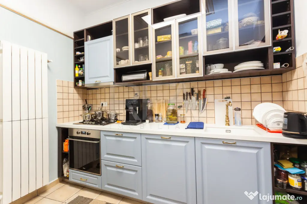 6 camere | Ultracentral | Colectionar de obiecte rare