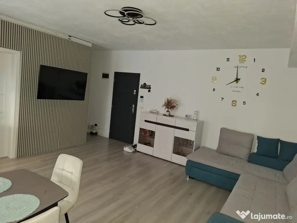 Vând apartament 3 camere