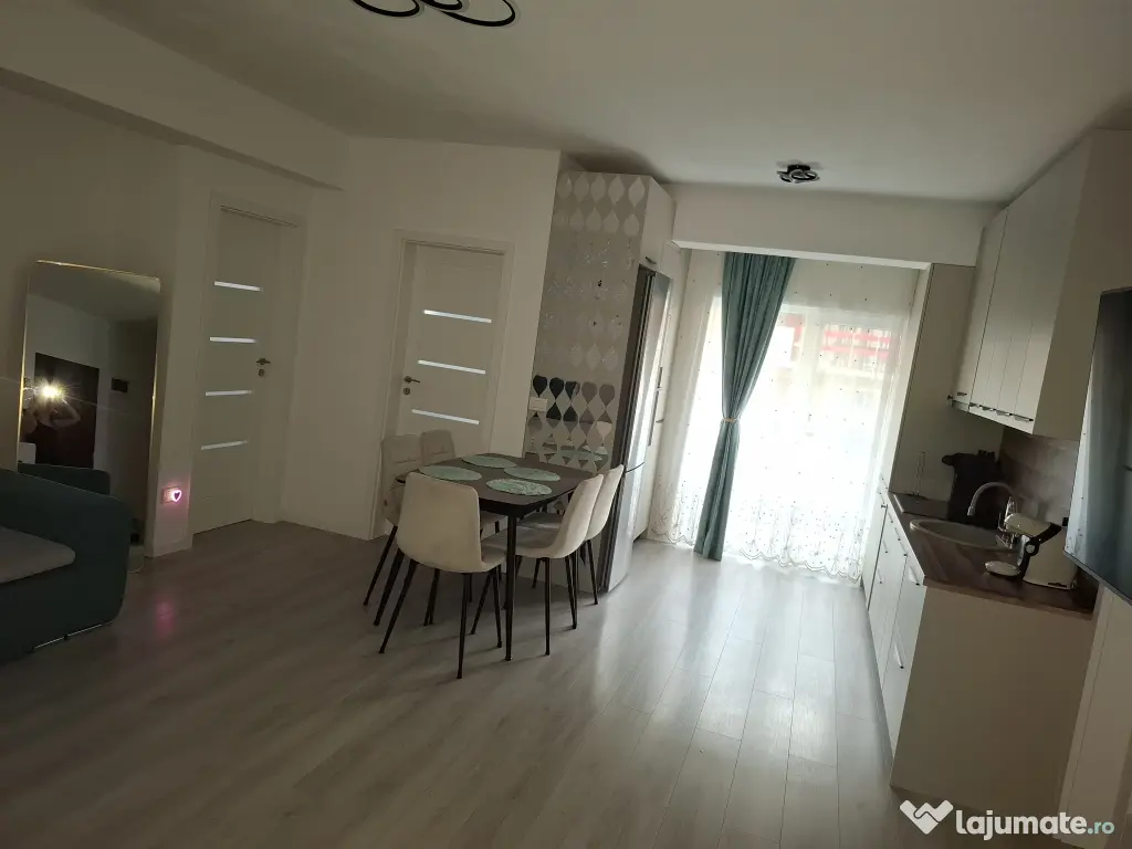 Vând apartament 3 camere