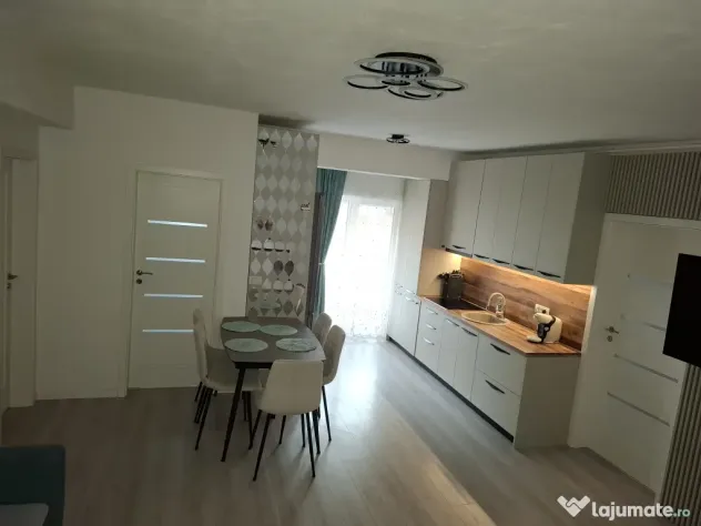 Vând apartament 3 camere