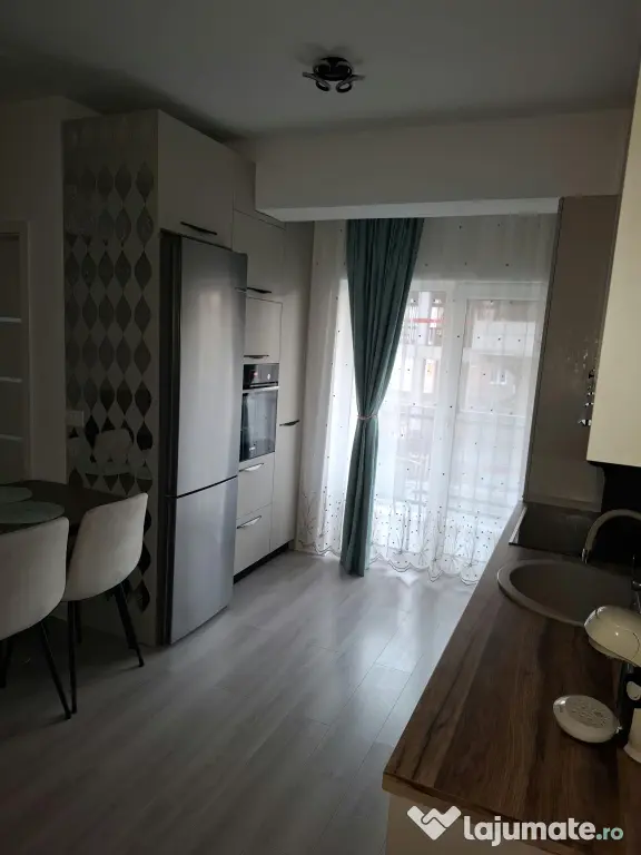 Vând apartament 3 camere