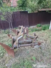 Monoaxa, plug si remorcuță