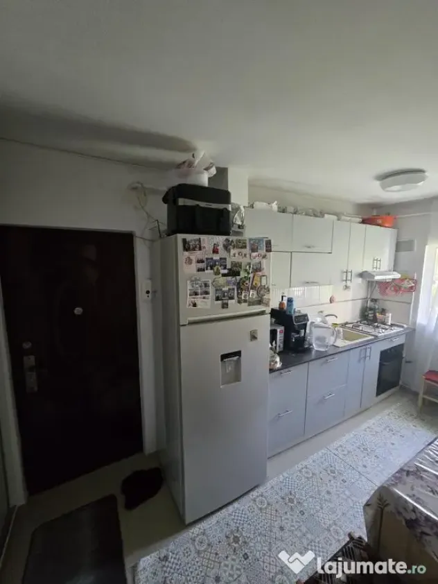 Apartament 3 camere renovat și mobilat – zona Dacia