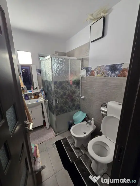 Apartament 3 camere renovat și mobilat – zona Dacia