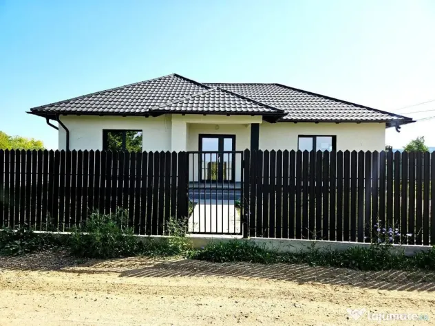 Casă VIȘAN, 3 camere decomandat 74 mp utili, teren 430 ...