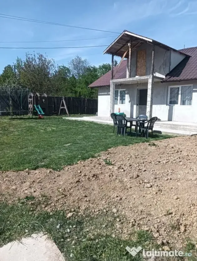 Casă PIETRĂRIE | 2 camere, 70 mp, 400 mp teren, loc de ...