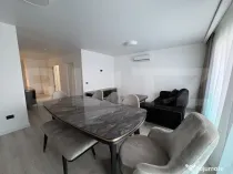 Apartament 3 camere, 2 bai, parcare, zona UMF