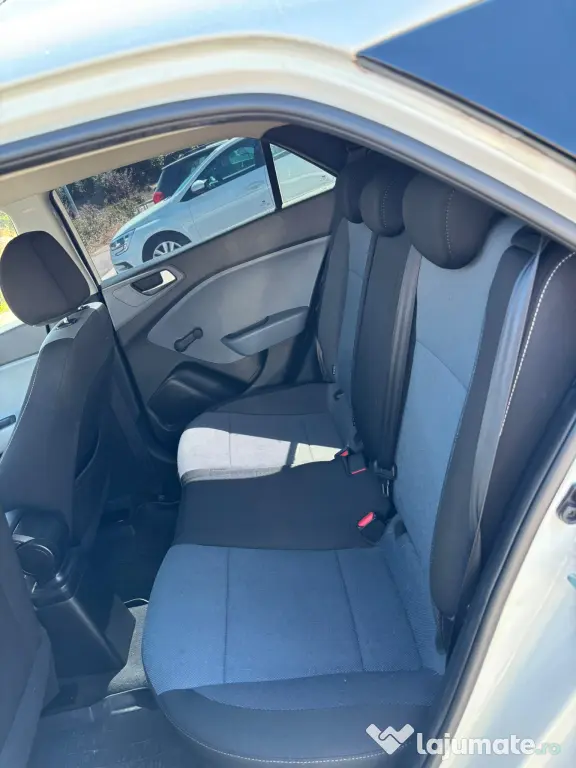 Vând Hyundai i20