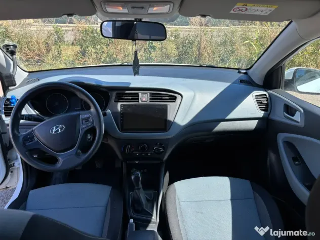 Vând Hyundai i20