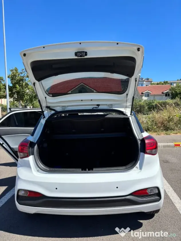 Vând Hyundai i20