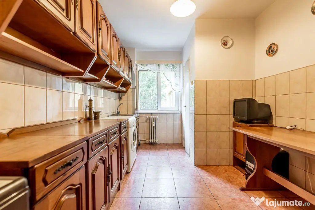 Apartament 3 camere, etaj 1, zonă verde și retrasă Poe...