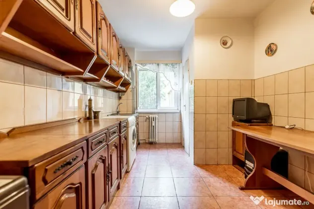 Apartament 3 camere, etaj 1, zonă verde și retrasă Poe...